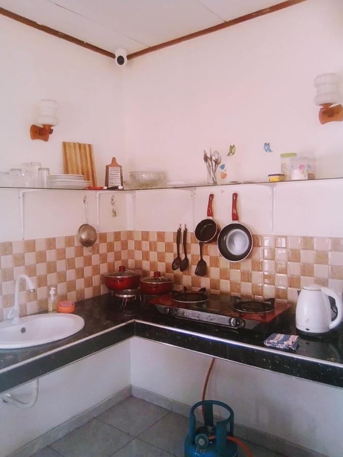 Simple Place Мириса Екстериор снимка